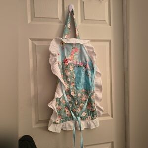 Childs Apron ❤️Charming Floral Apron with White Ruffles ❤️ Handmade ❤️
